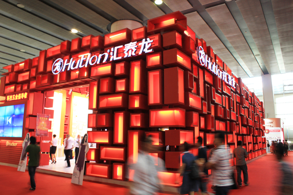 科技五金倡導者—匯泰龍“龍?映輝”主題展亮相廣州建博會